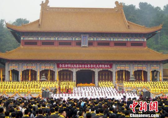 数万民众湖南炎陵祭拜炎帝神农氏