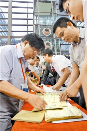 故宫专家：买书画应学会欣赏 越想赚钱越赚不了