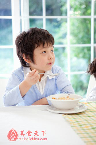 宝宝挑食怪妈妈不会加辅食