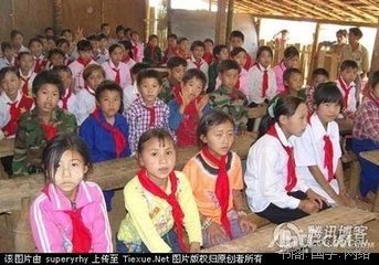 带红领巾的果敢小学生